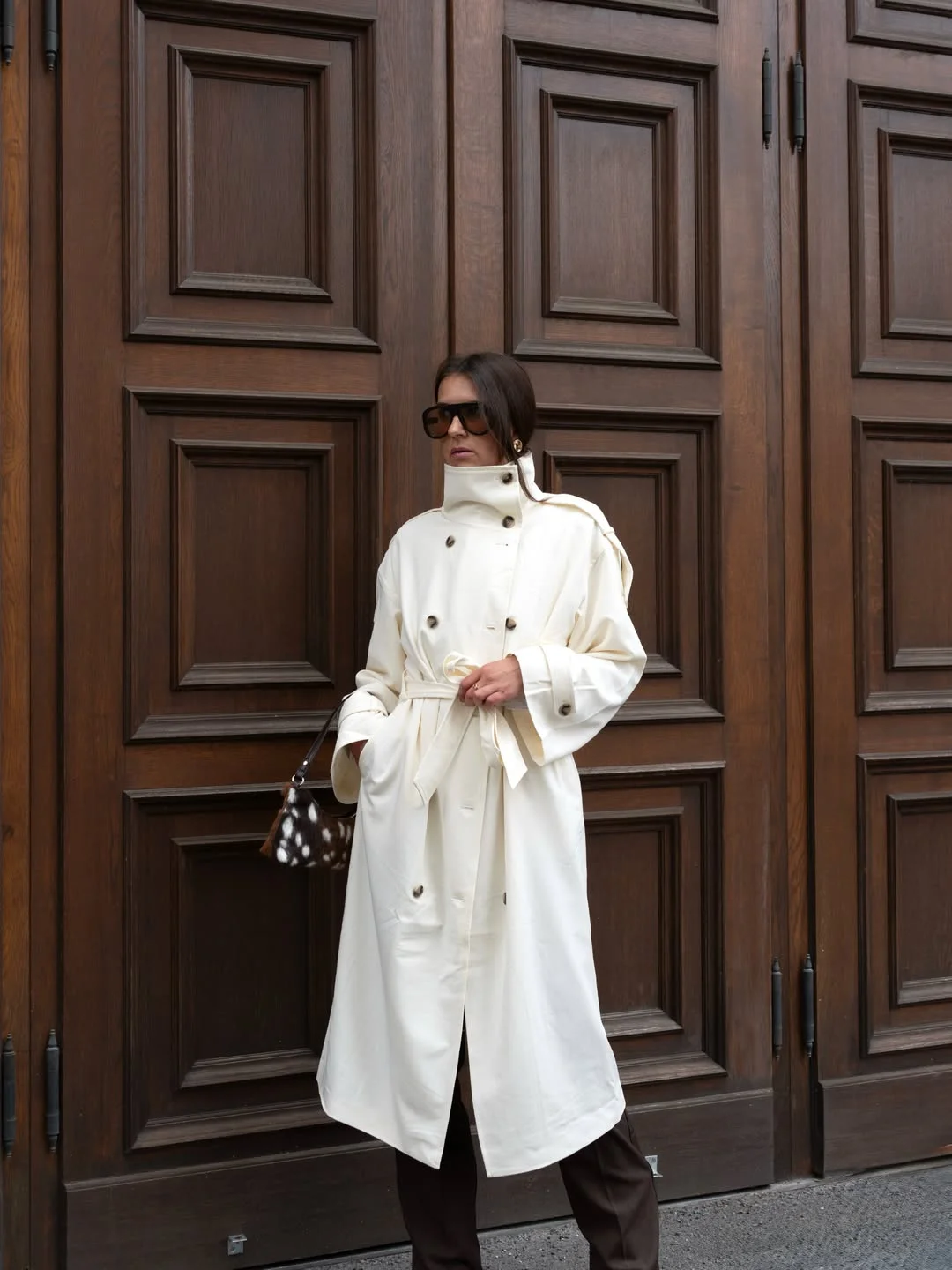 fall smart casual work outfit for women 2026 Elegant Cream Trench Coats That Instantly Refine Fall Workwear
