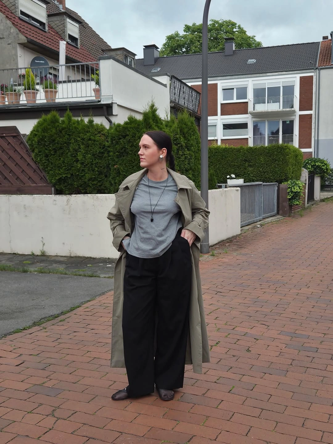 fall travel outfits 2026 Minimal Trench Coat Styling for Everyday Adventures