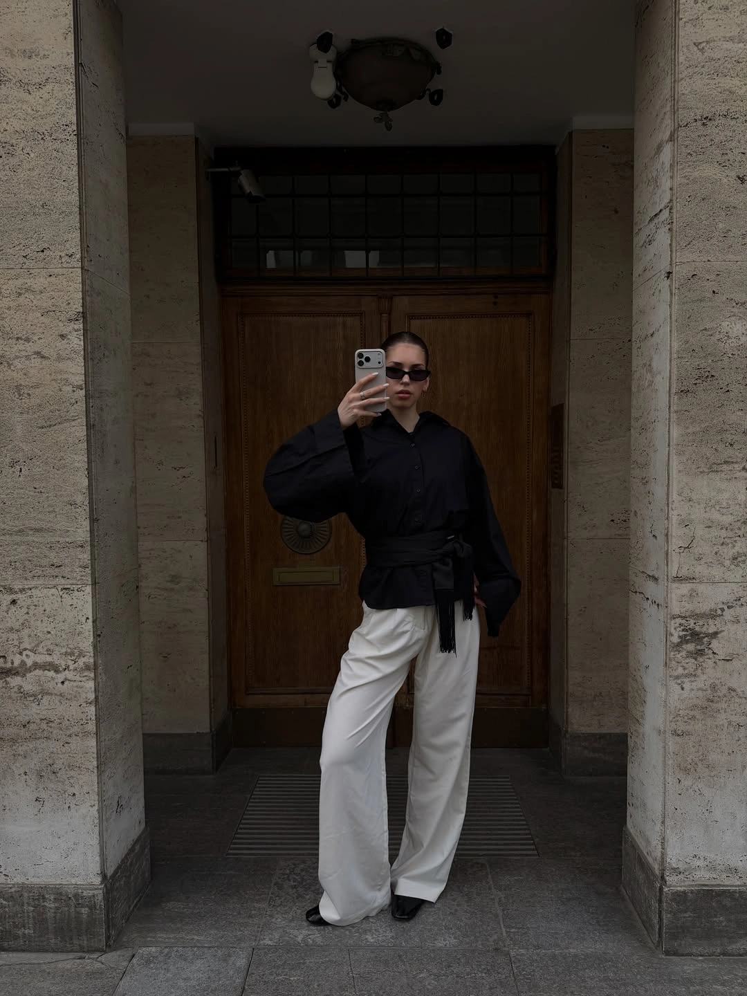 fall travel outfits 2026 Minimal Black and White Tailoring That Never Goes Out of Style