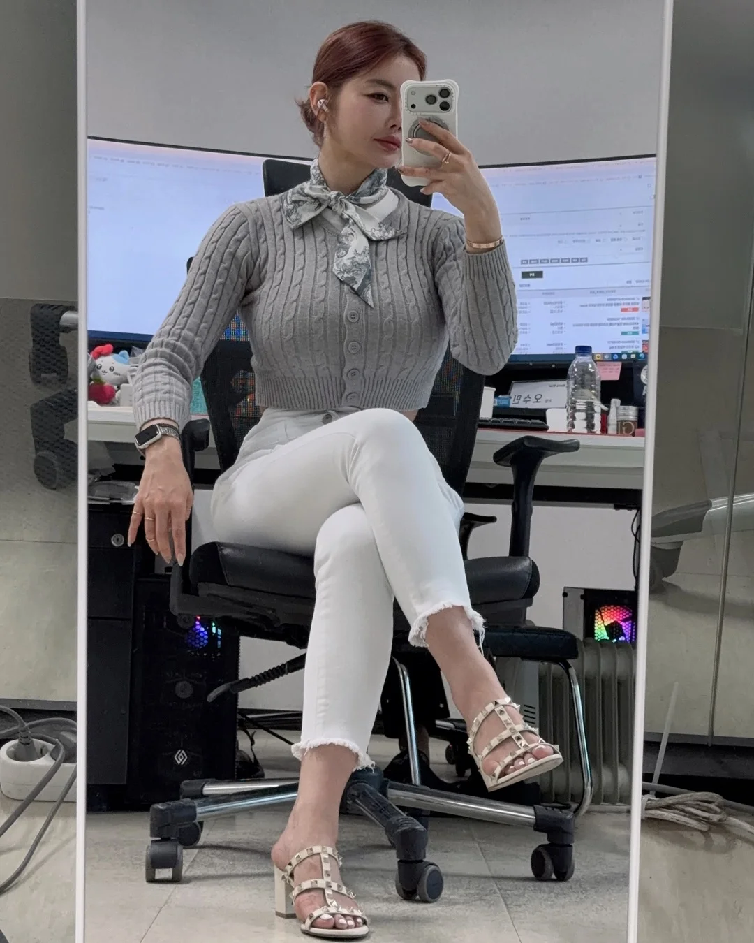 fall work outfits 2026 Cozy Cable Knit Layers With Crisp White Denim