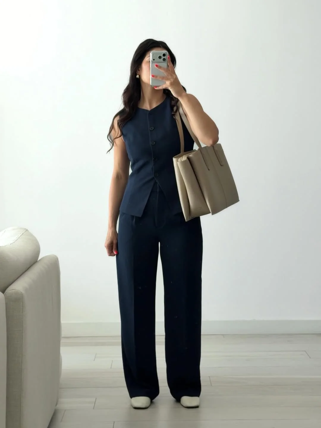 fall work outfits 2026 Minimal Dark Sets That Feel Quietly Powerful