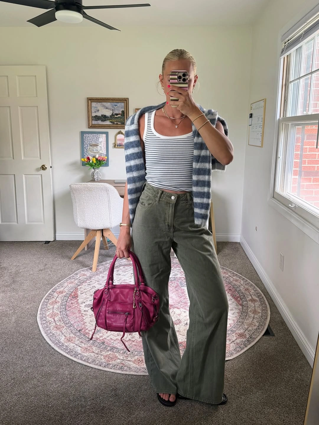 nice fall outfits 2026 Relaxed Olive Trousers With Modern Everyday Accessories