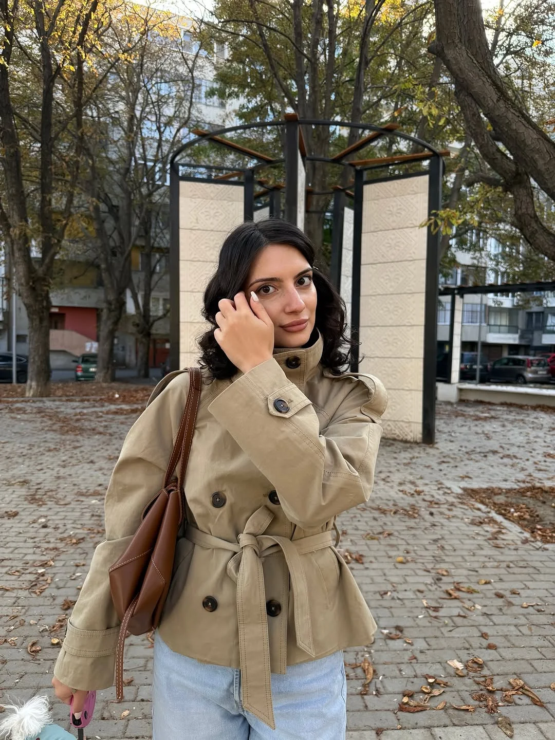 simple fall outfits 2026 A Cropped Trench Instantly Elevates Everyday Denim