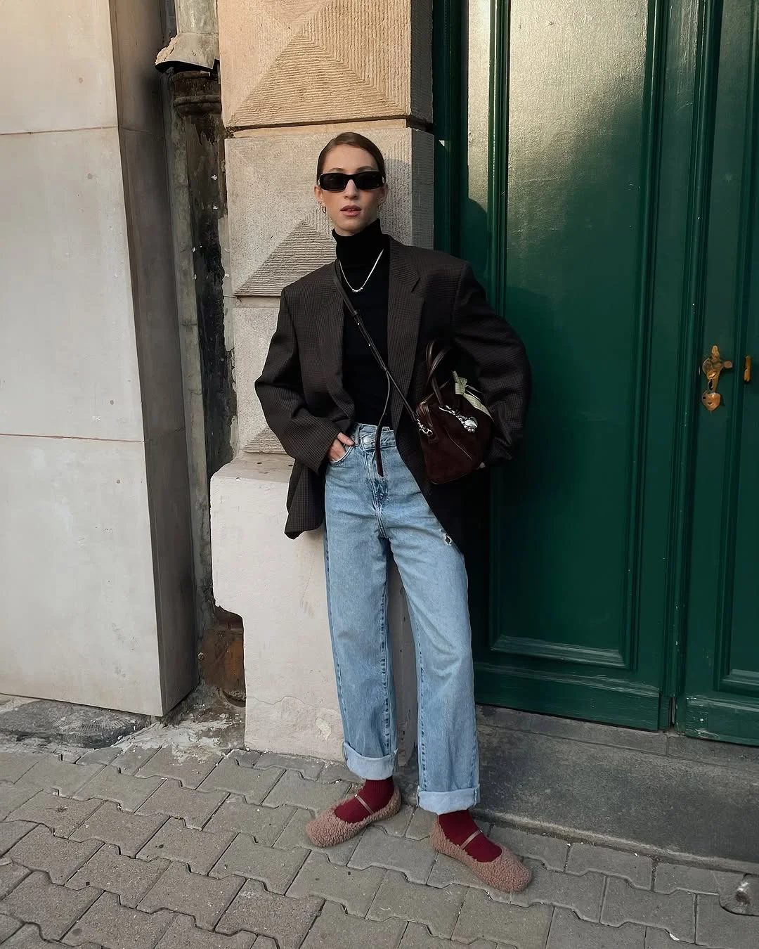 simple fall outfits 2026 Black Layers and Vintage Denim Never Miss