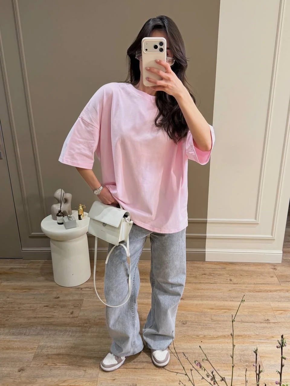 summer to fall outfits 2026 Why Oversized Pink Tees Still Work for Early Fall
