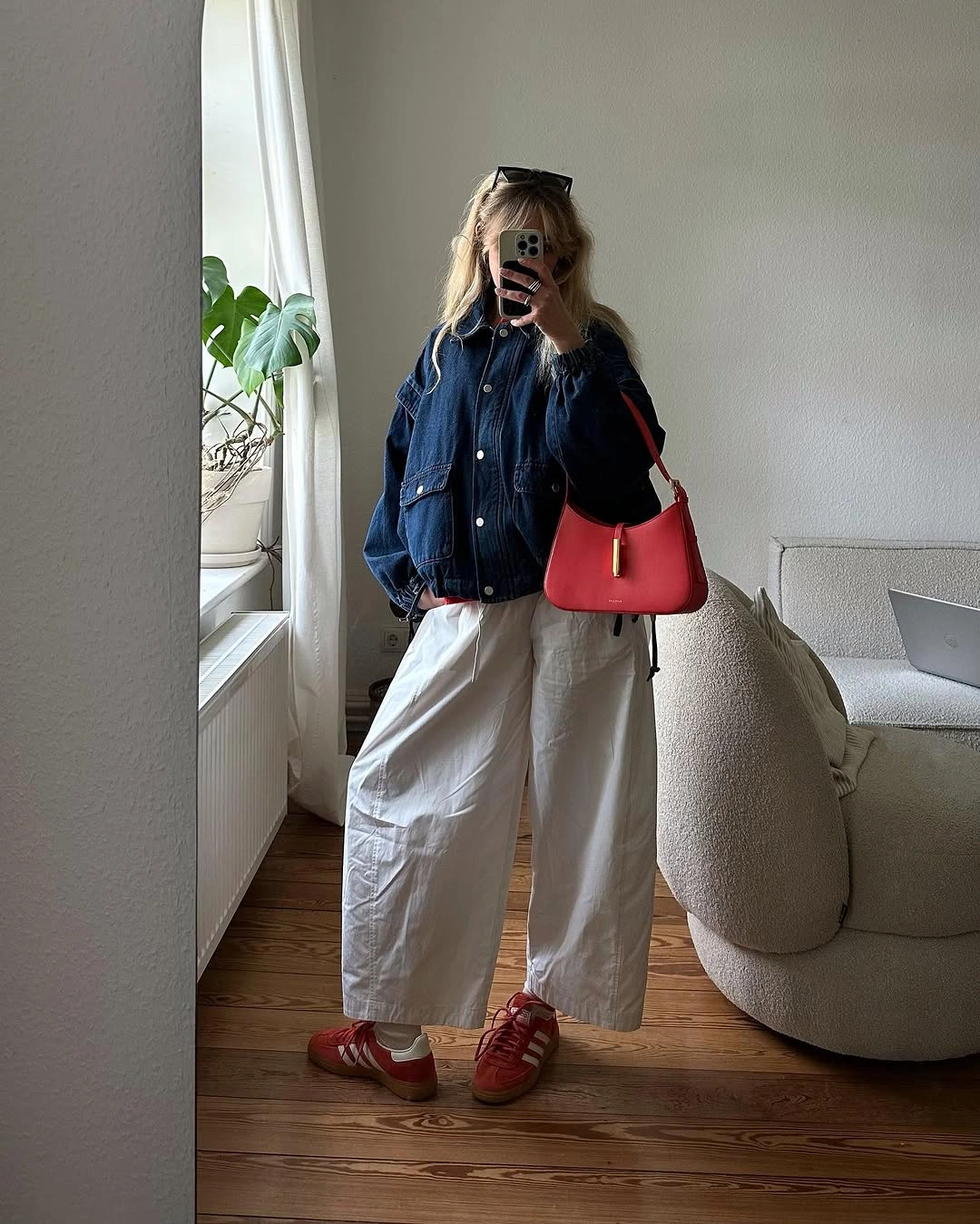 what are must have fall outfits for 2026 Dark Denim Jackets That Bring New Life to Everyday Basics