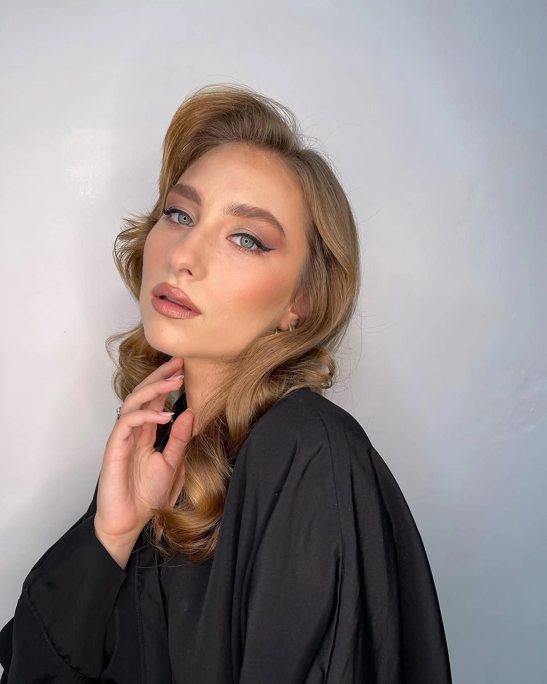 august hairstyles and color ideas 2026 Vintage Honey Blonde Hollywood Waves