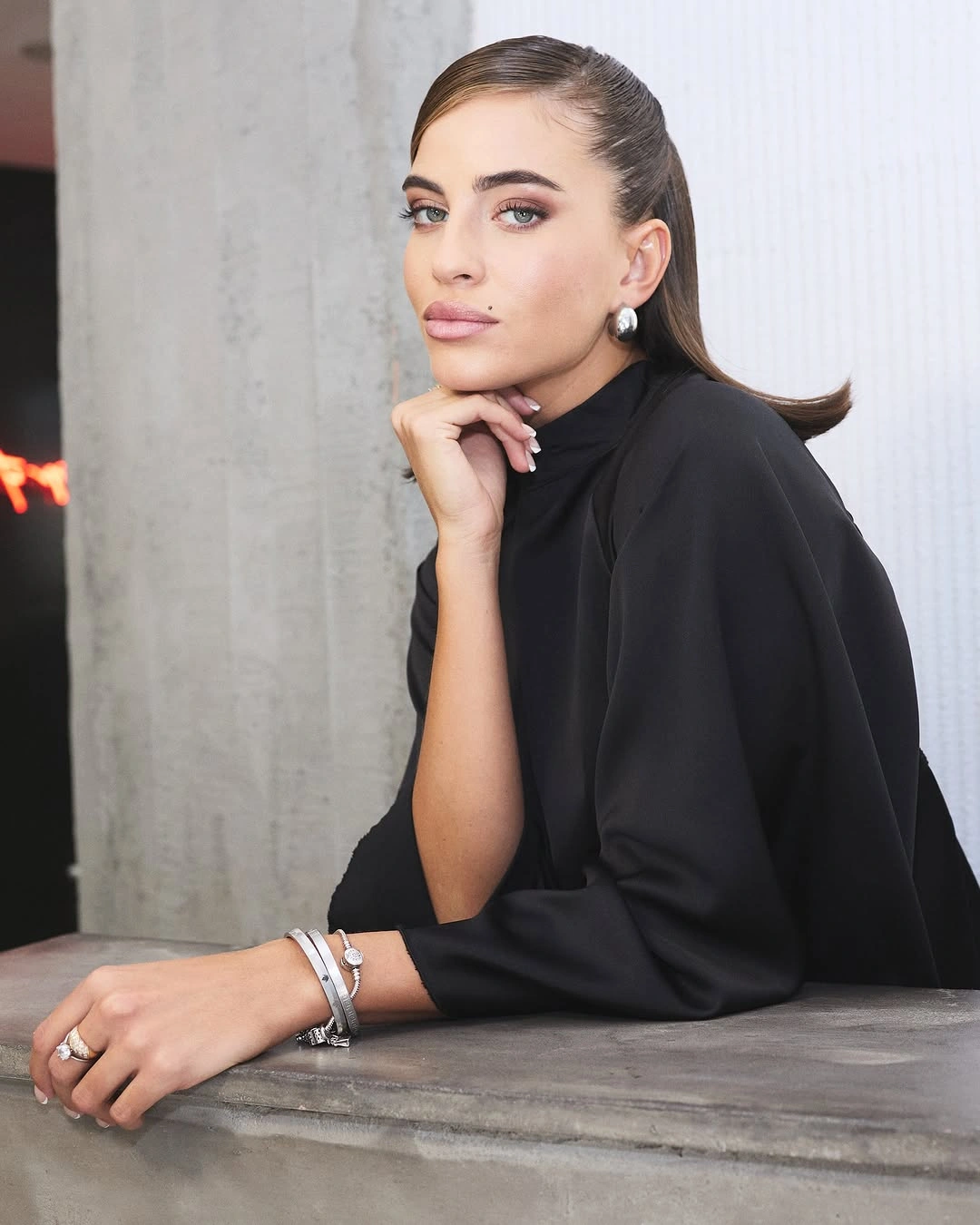 august hairstyles and color ideas 2026 Sleek Side-Part Bob with Bold Blonde Contrast