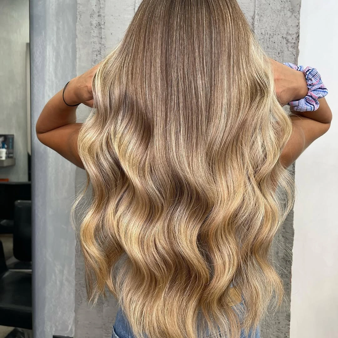august hairstyles and color ideas 2026 Champagne Beige Balayage with Endless Beach Waves