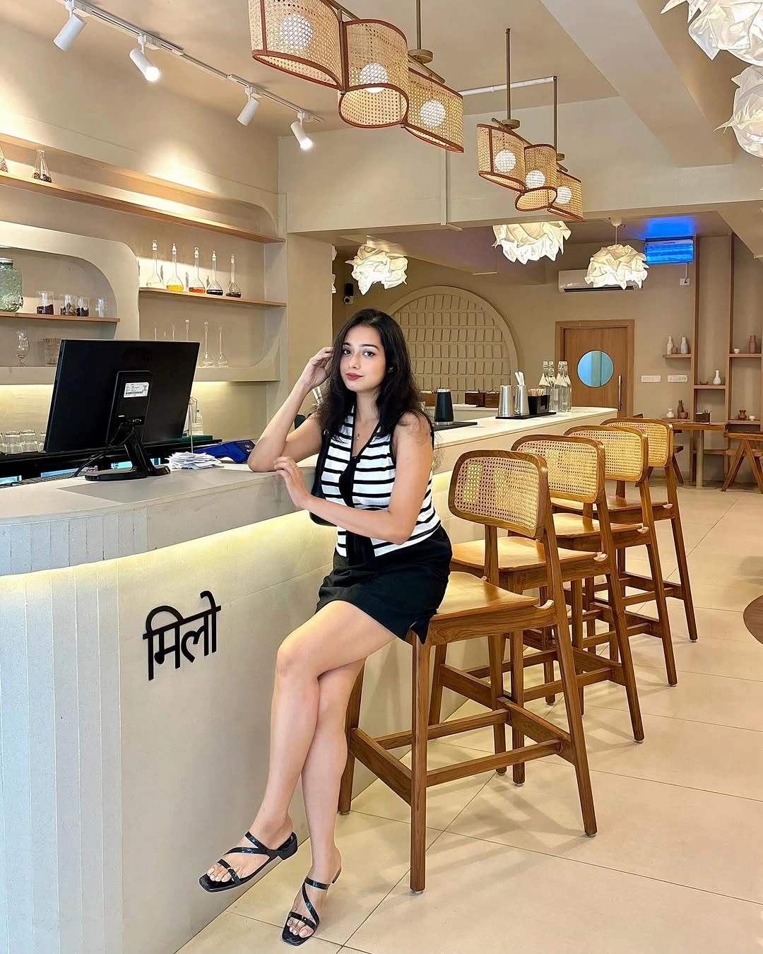august outfits 2026 Black and White Minimalism Makes Casual Cafe Looks Feel Timeless