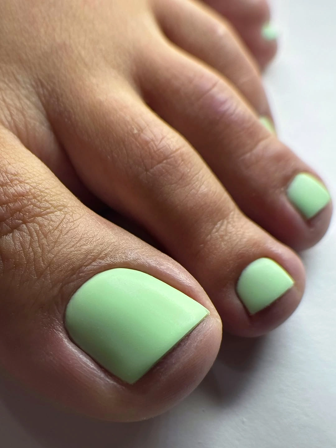 august toe nails 2026 Soft Mint Green for a Calm End-of-Summer Refresh
