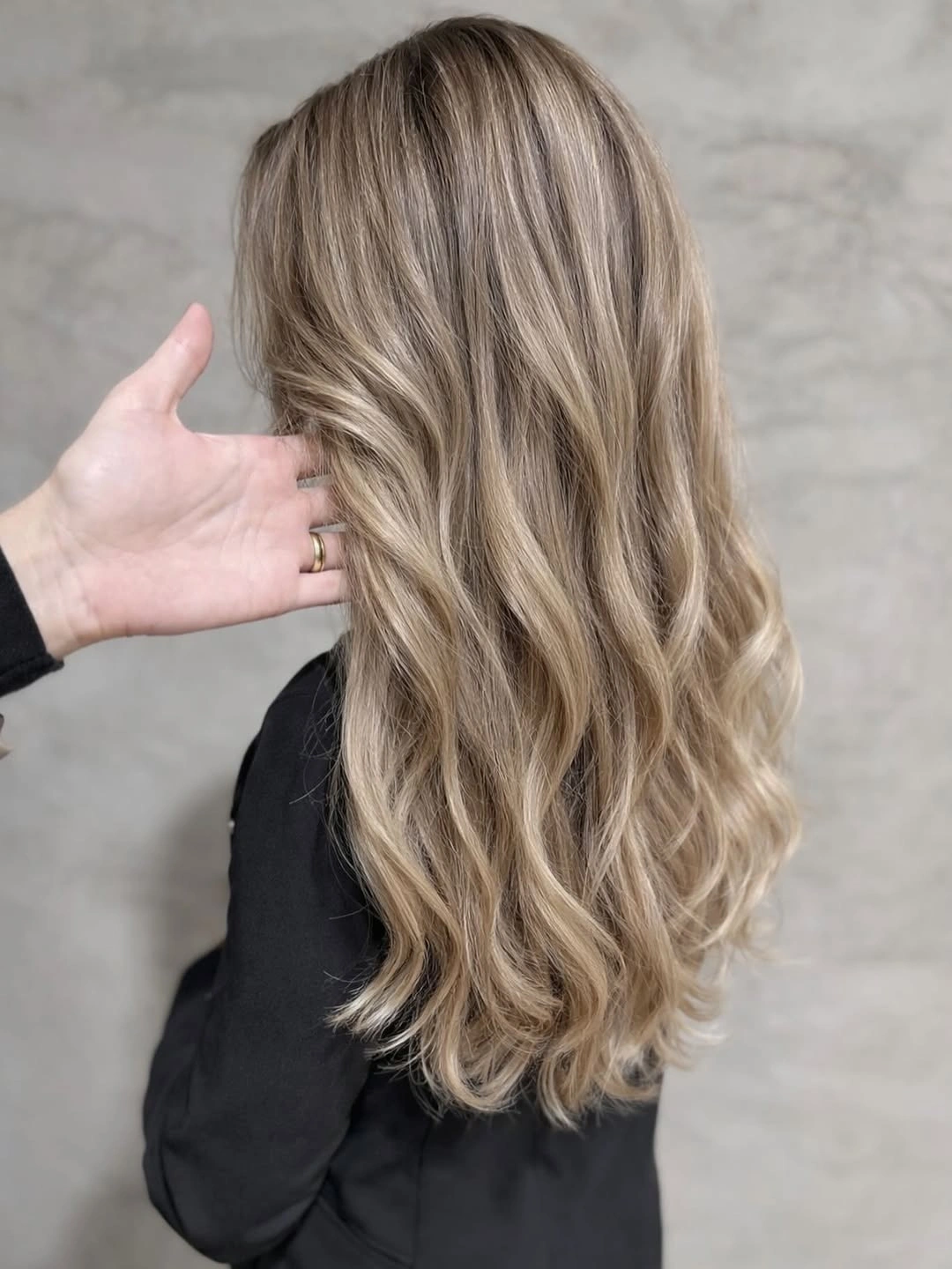 babylights hair ideas Soft Champagne Babylights That Make Long Hair Glow
