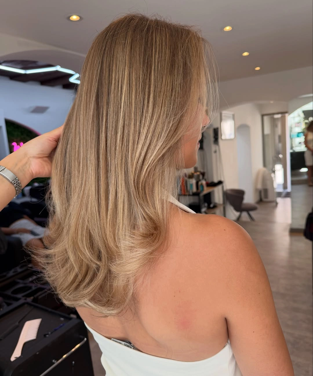 babylights hair ideas Silky Beige Babylights with Feathered Layers
