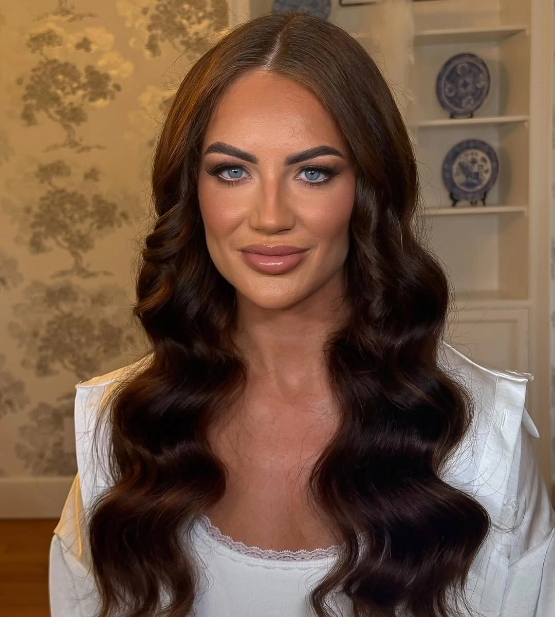 bridesmaid hairstyling Glossy Hollywood Waves with Lasting Elegance