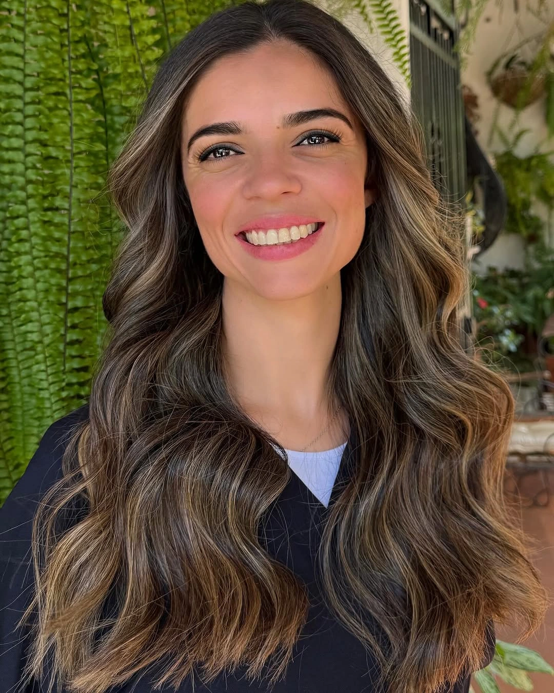 chestnut brown hair color Soft Chestnut Waves With Face-Framing Glow