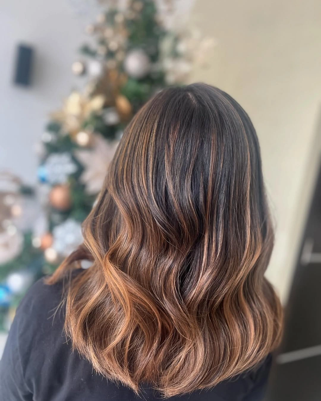 chestnut brown hair color Caramel-Ribbon Chestnut Lob With Soft Movement