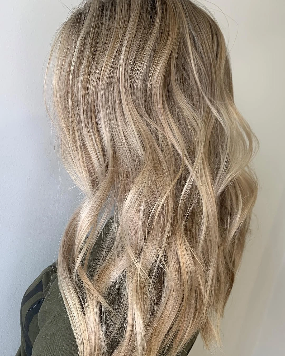 dirty blonde hair color Sunlit Beige Dirty Blonde With Effortless Summer Movement