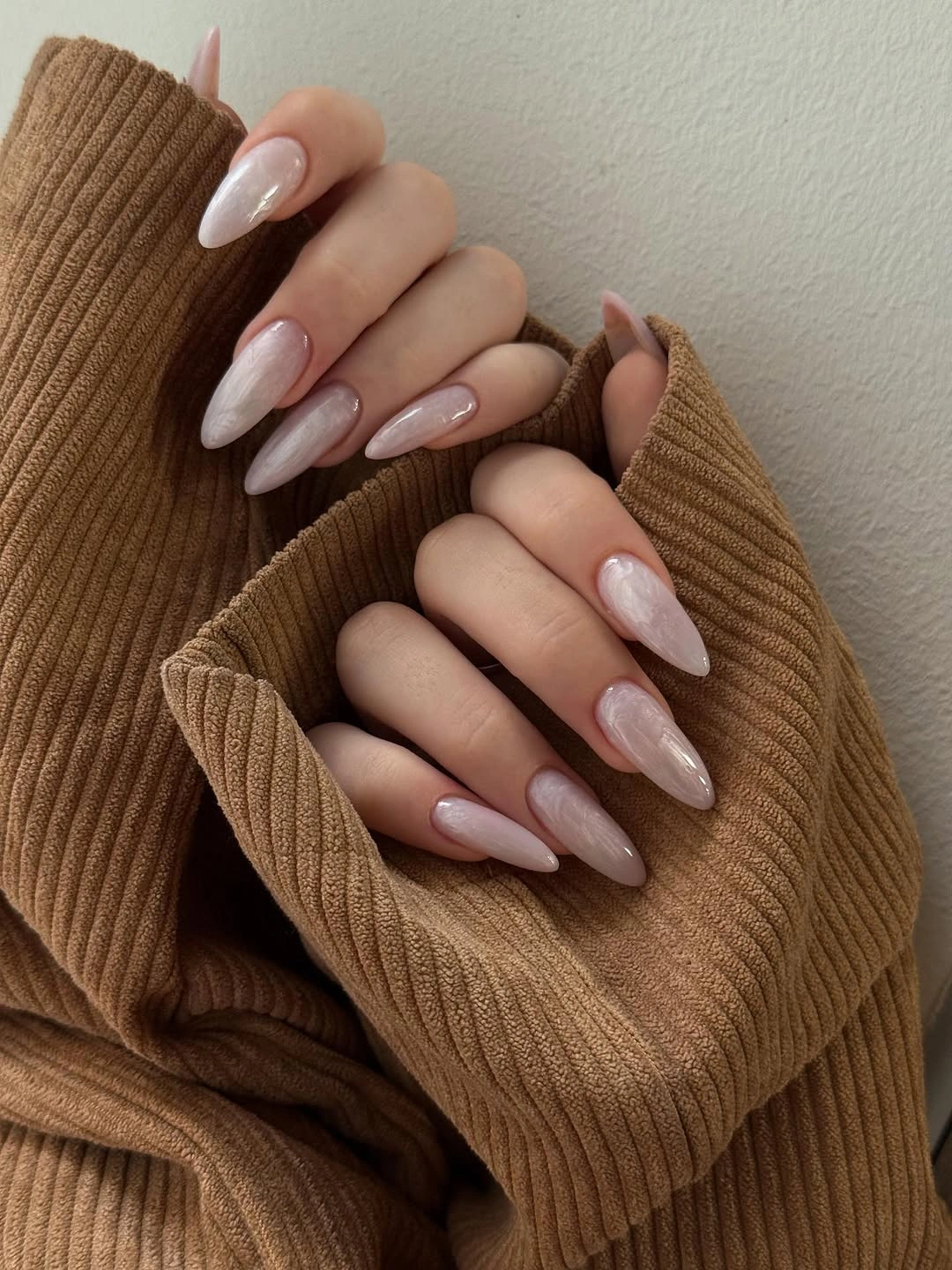 pearl swirl almond nails with cozy neutral styling
