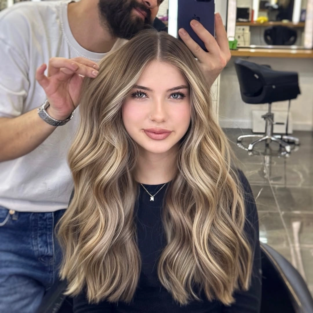 fall blonde hair colour 2026 Warm Beige Blonde with Luxurious Ribbon Highlights
