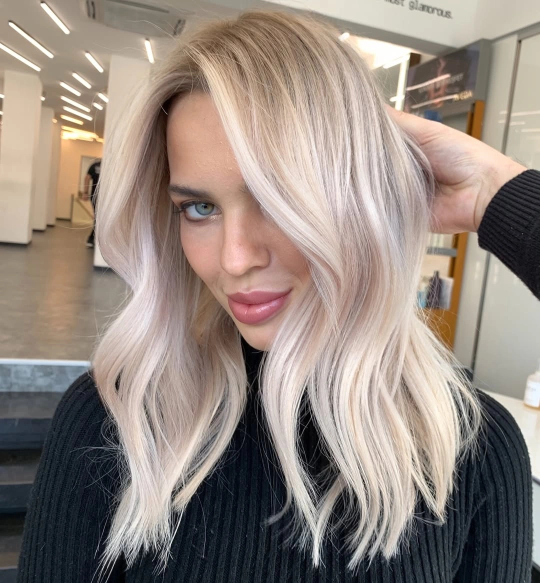 fall blonde hair colour 2026 Creamy Champagne Blonde That Lights Up Fall