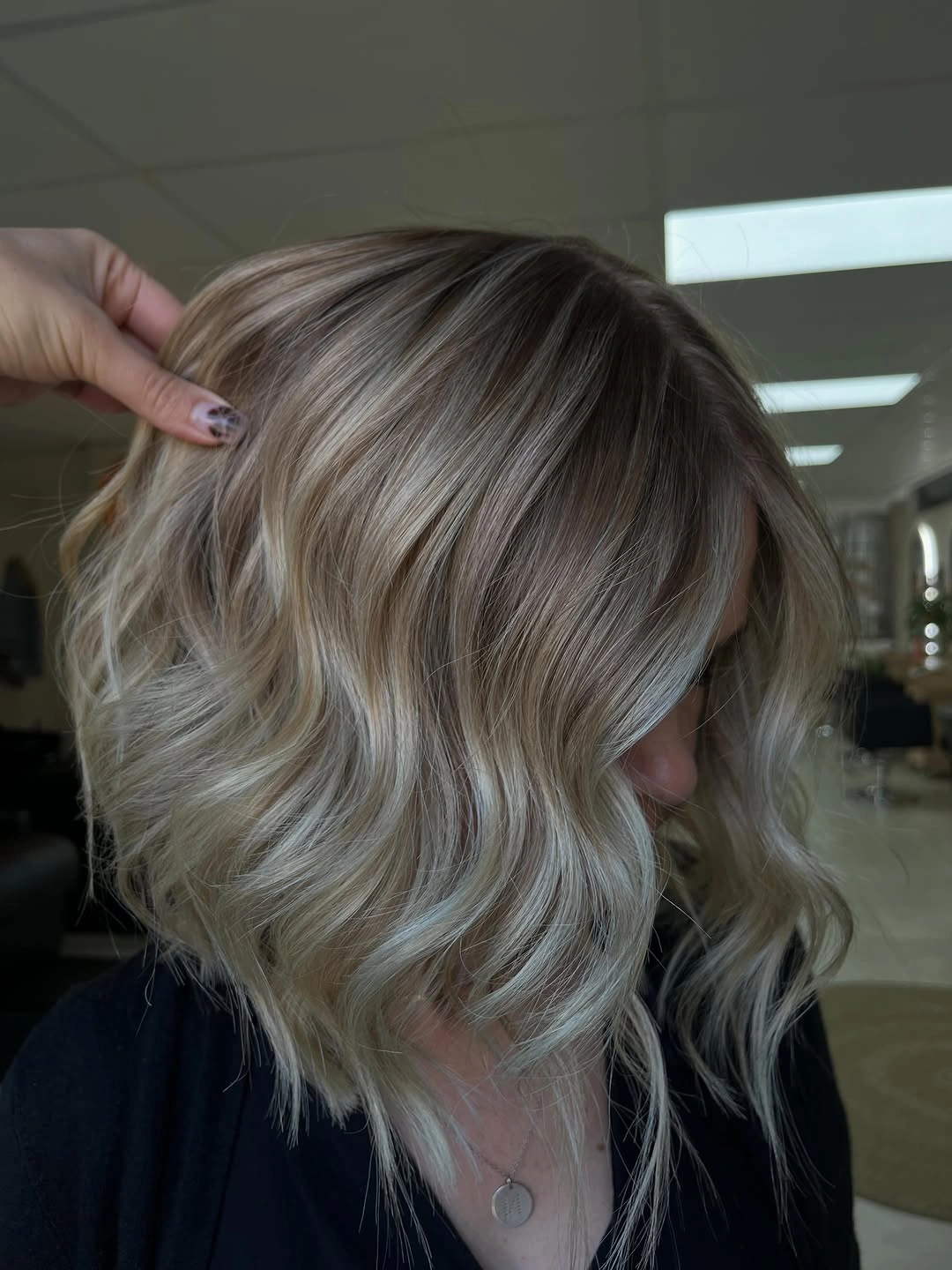 fall bob haircut ideas 2026 Airy Layered Blonde Bob With Everyday Volume