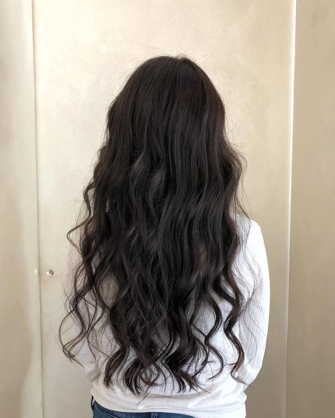 fall haircuts for women 2026 Long Romantic Waves with Invisible Layers