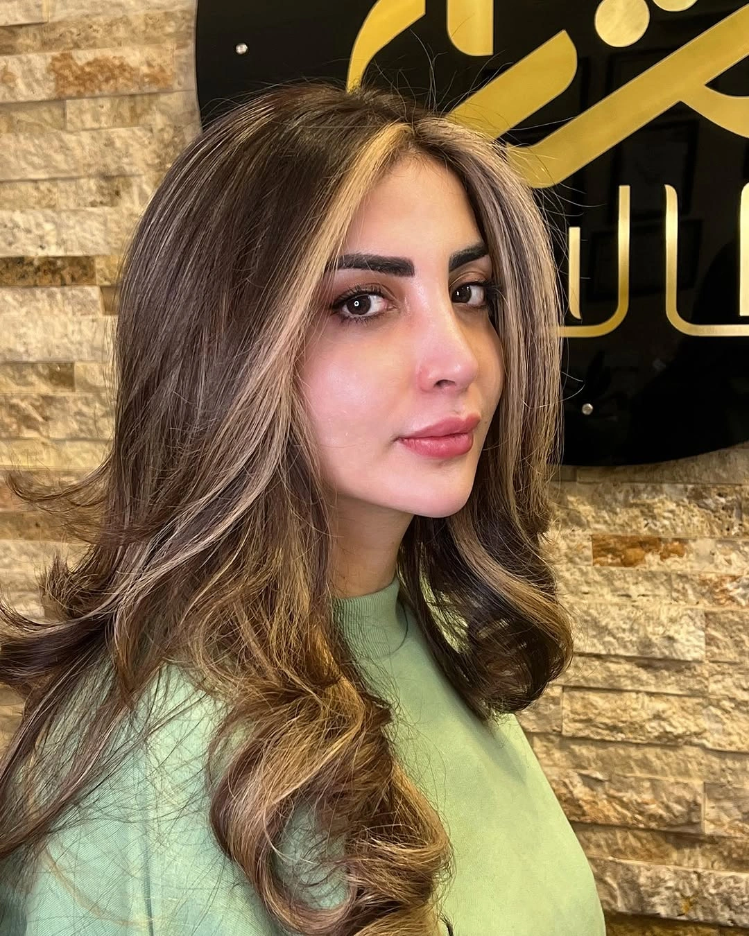 fall haircuts for women 2026 Butter Blonde Face-Framing Layers with Glamorous Movement