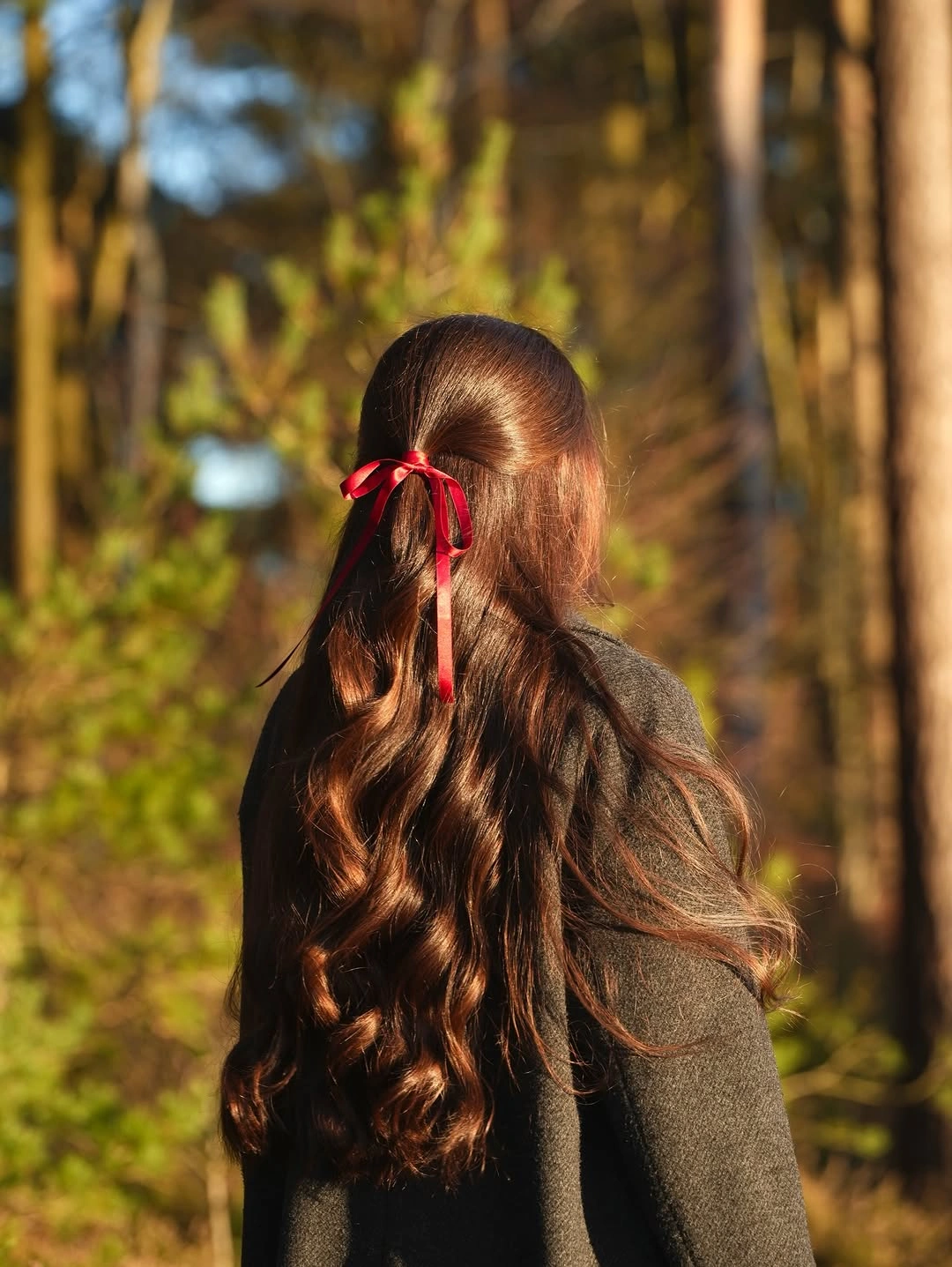 fall hairstyles 2026 Soft Ribbon Half-Up That Feels Made for Autumn Walks