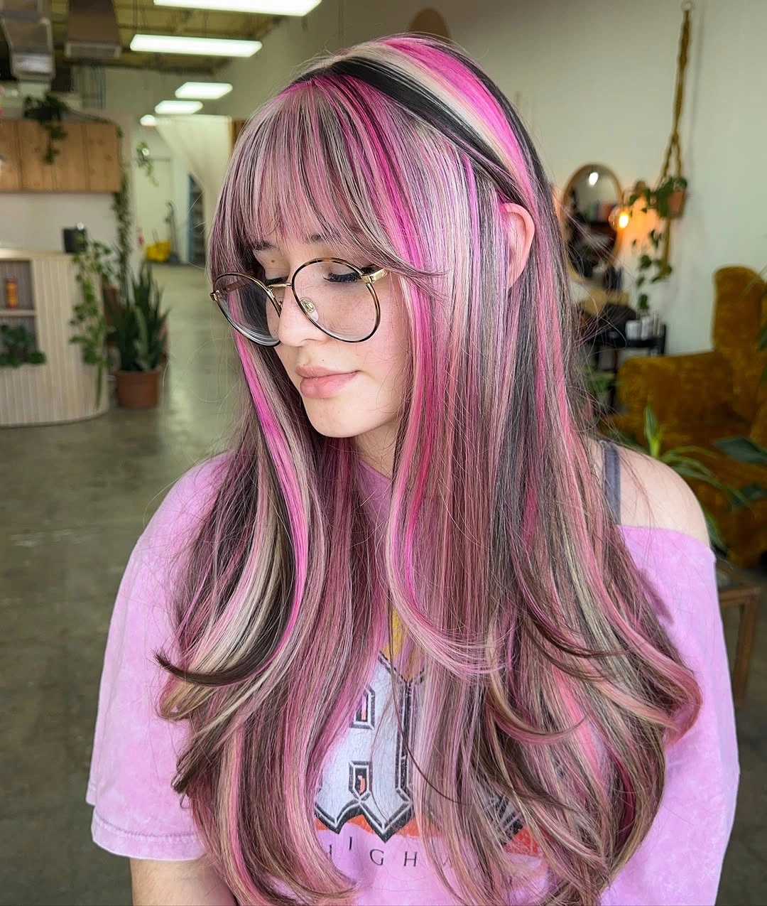 fall hairstyles for long hair 2026 Playful Pink Money Pieces With Soft Curtain Bangs