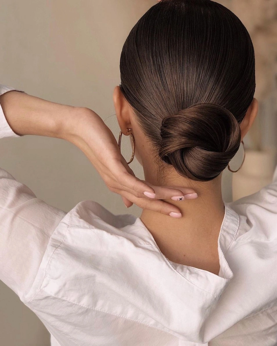 Fall hairstyles for office 2026 Glossy Sculpted Bun for a Modern Office Siren Look