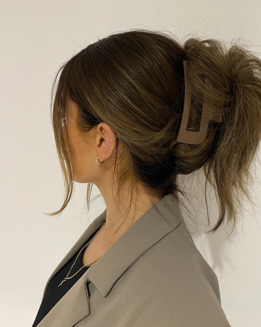Fall hairstyles for office 2026 Relaxed Claw Clip Ponytail for Fast Office Mornings