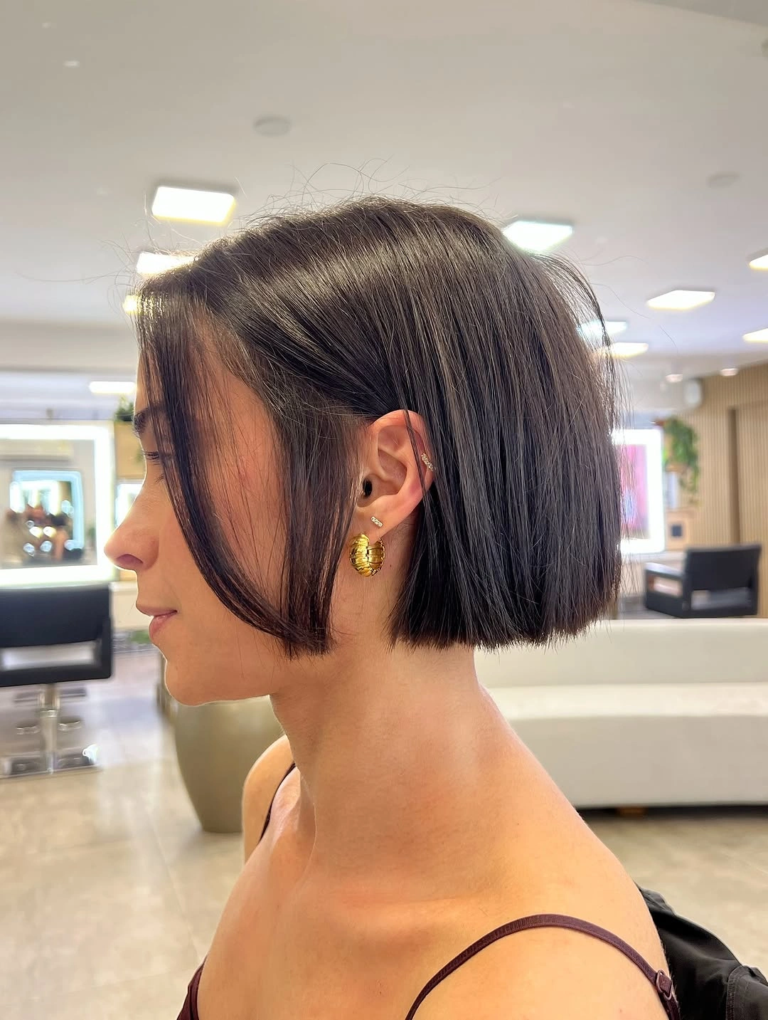 Fall hairstyles for short hair 2026 Classic Precision Bob with Face-Framing Elegance