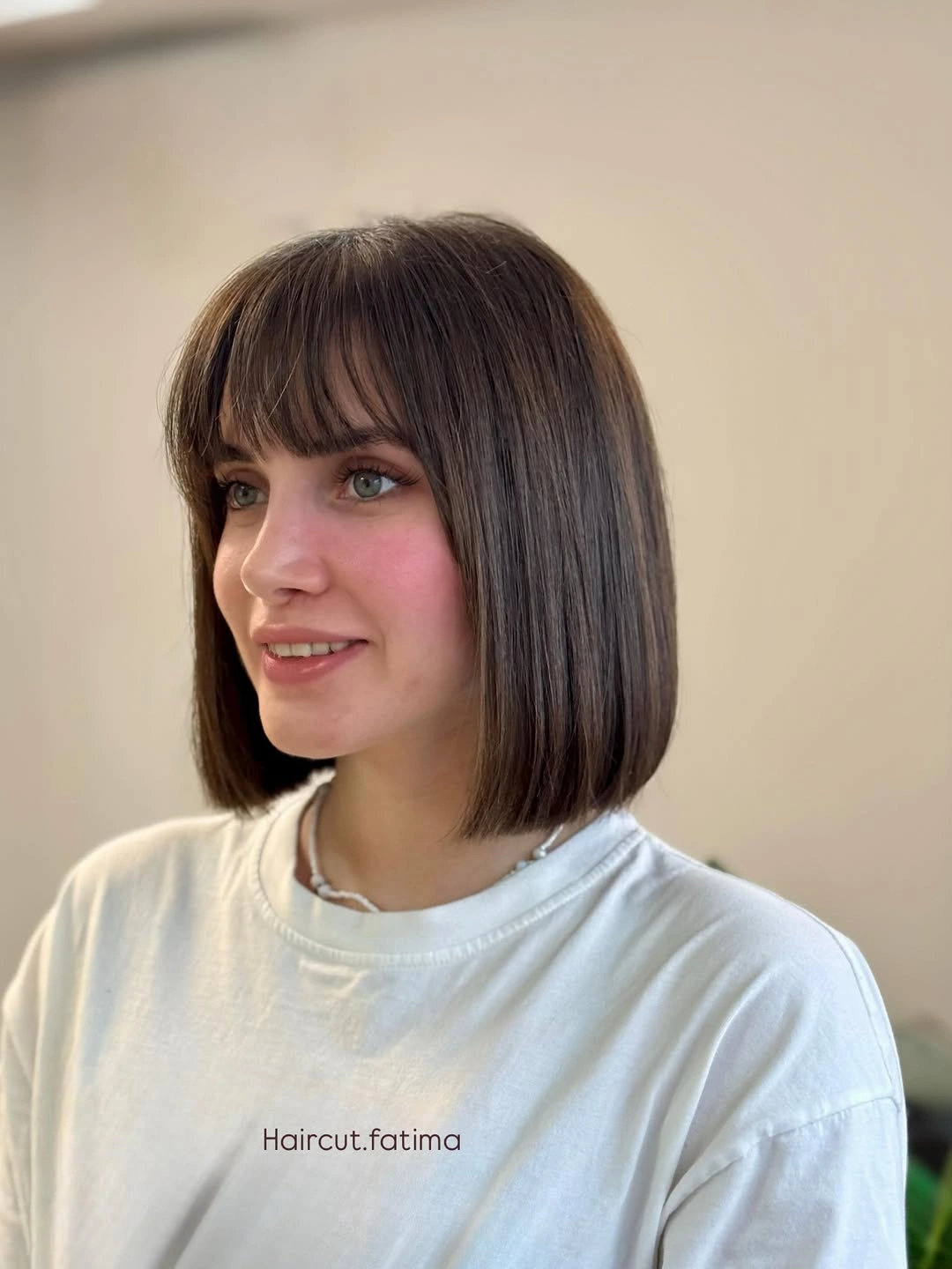 Fall hairstyles for short hair 2026 Classic Blunt Bob with Soft Wispy Bangs