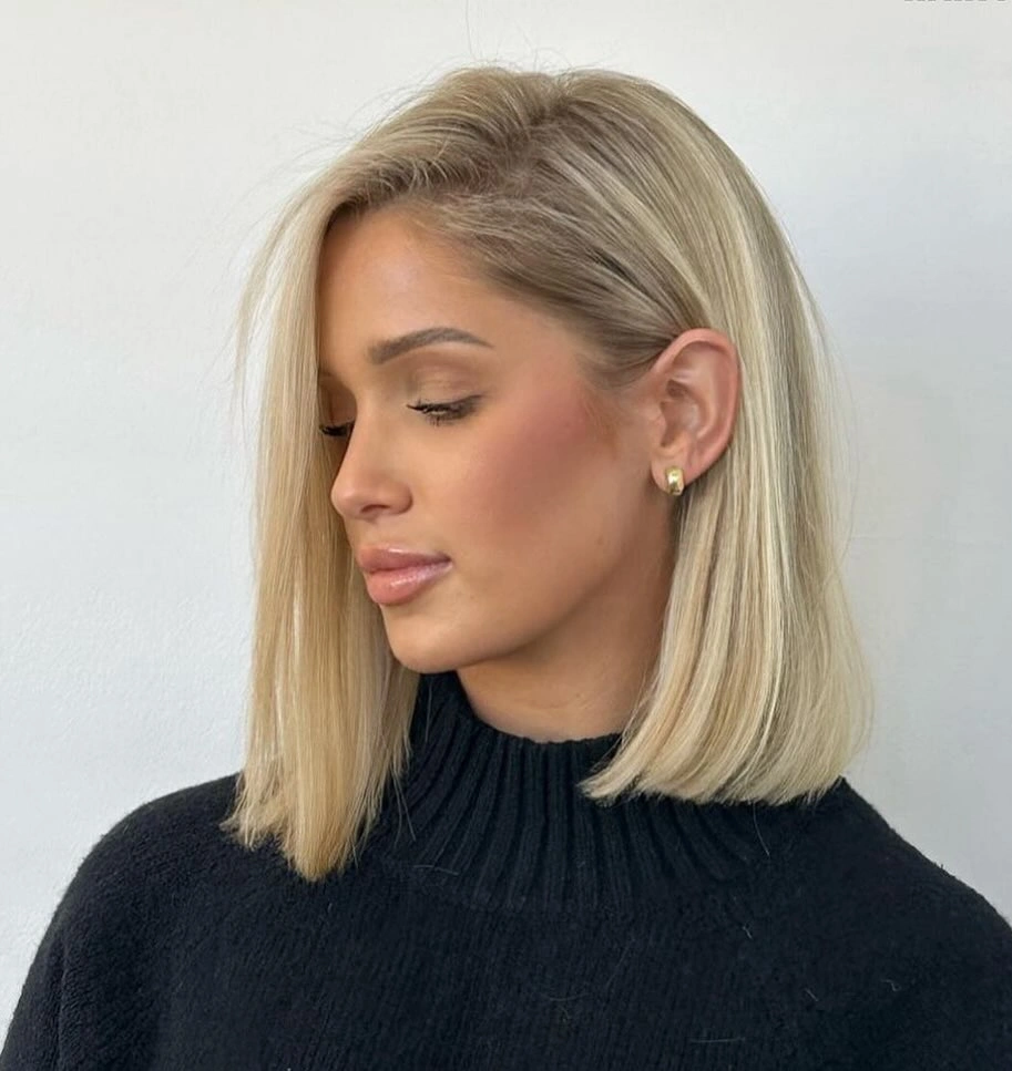 Fall hairstyles for short hair 2026 Sleek Vanilla Blonde Bob with Timeless Elegance