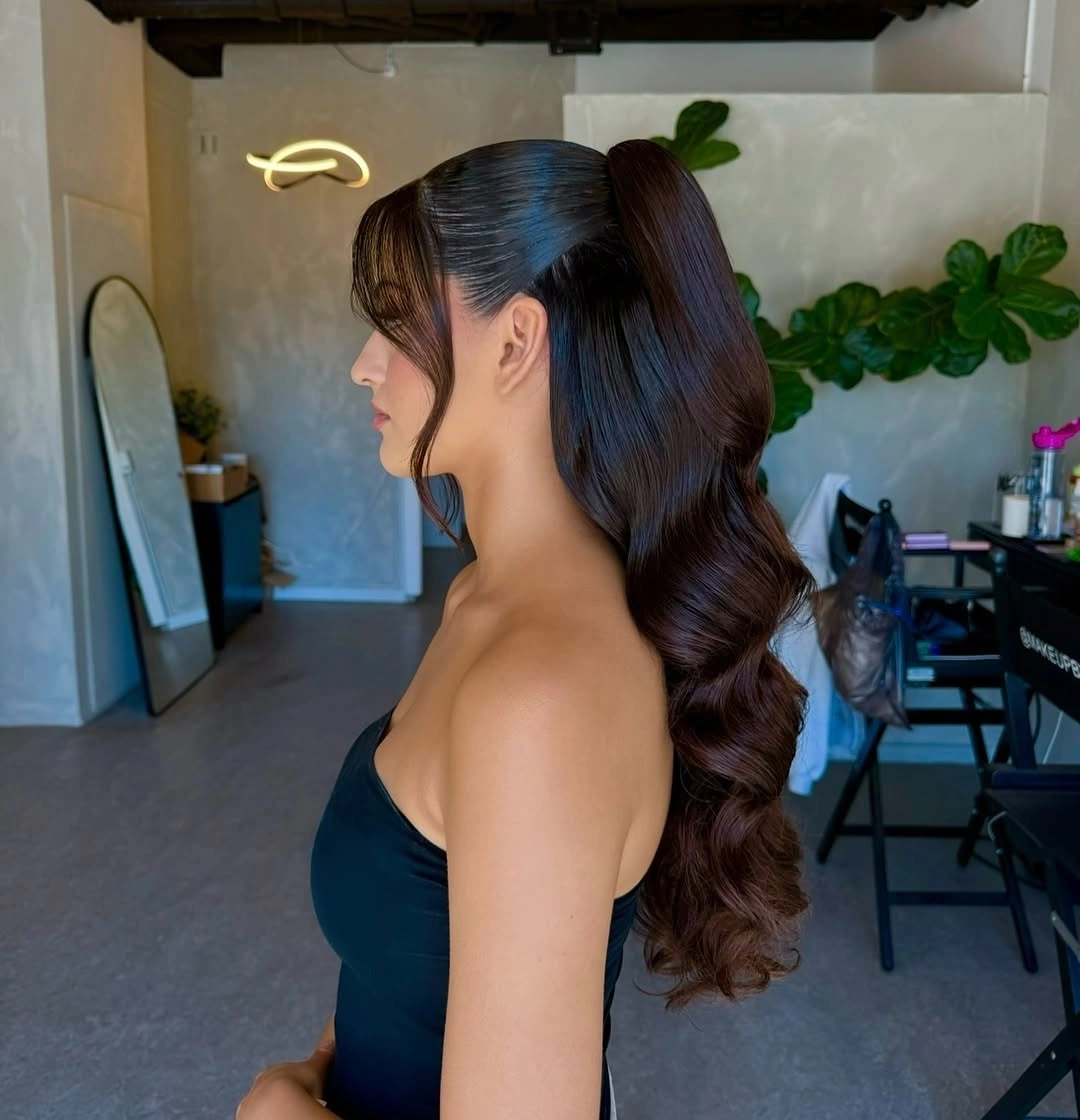 Fall hairstyles for wedding guests 2026 Glossy High Ponytail with Soft Waves for a Modern Evening Celebration