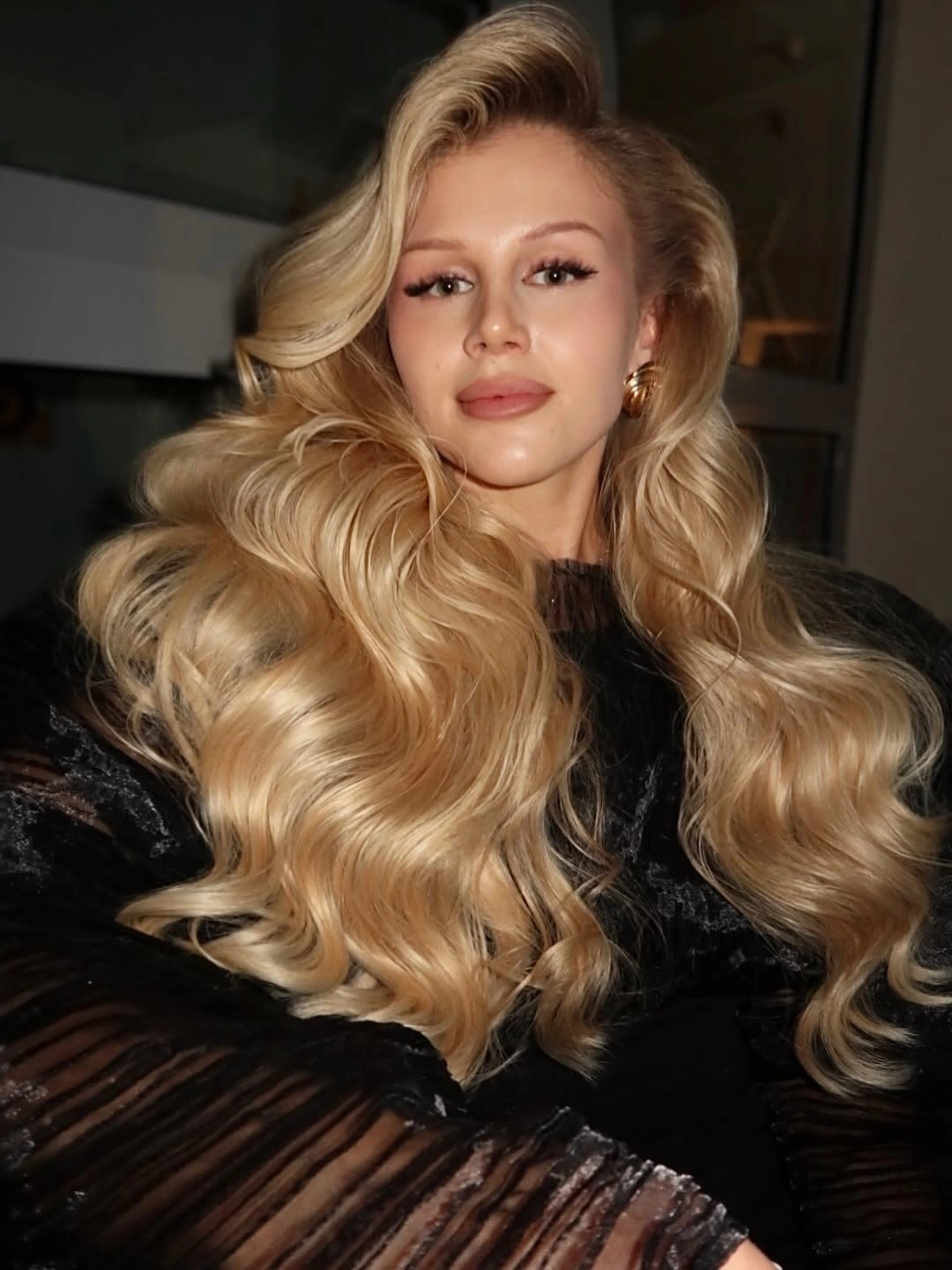 Fall hairstyles for wedding guests 2026 Old Hollywood Blonde Waves with Dramatic Volume