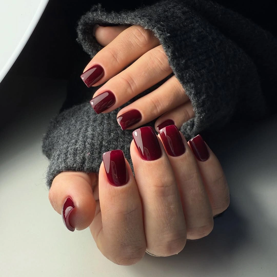 Fall manicure 2026 Short Burgundy Manicure With a Cozy Knit Sleeve