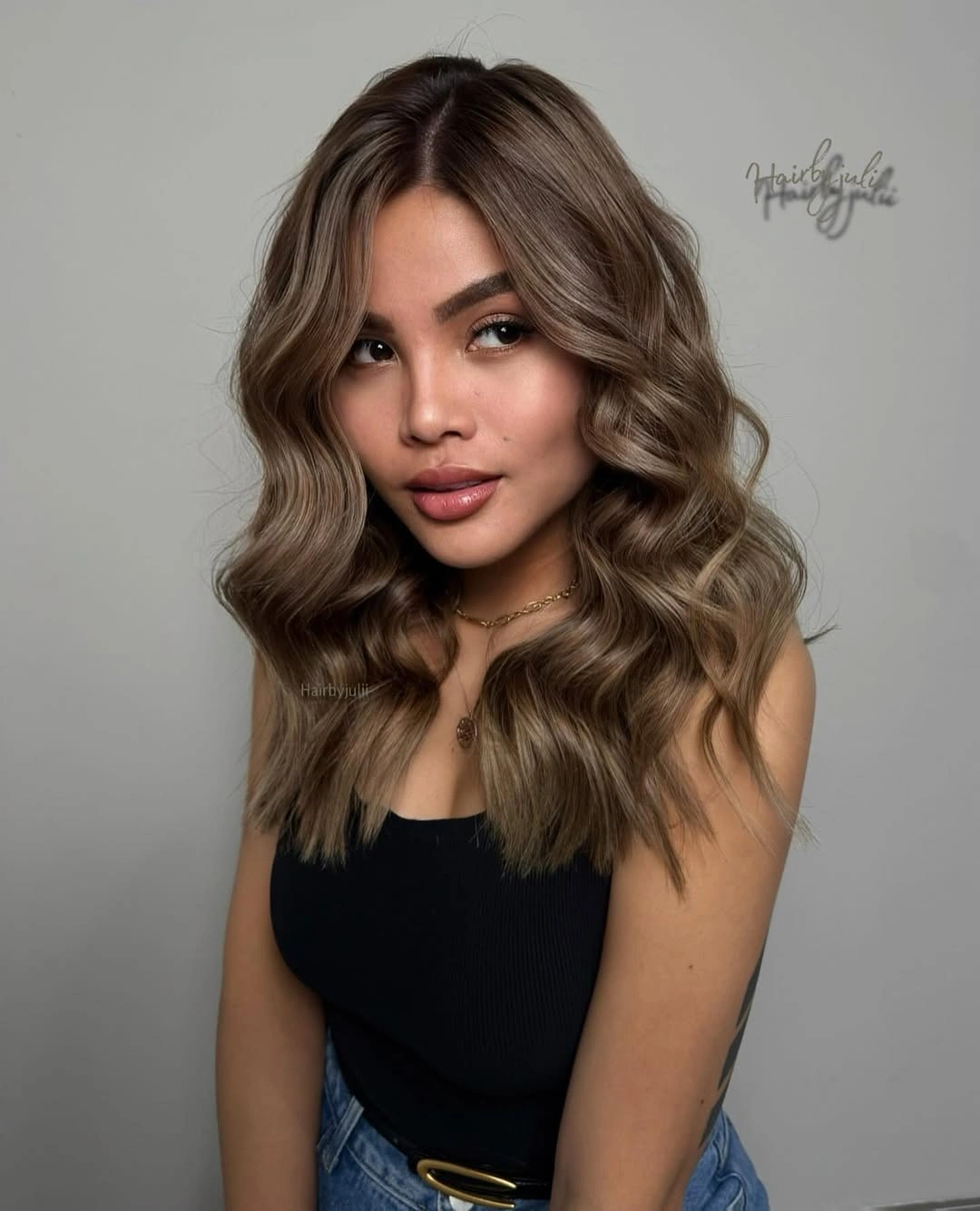 fall medium haircuts 2026 Cool Taupe Waves With a Modern Shoulder-Length Shape