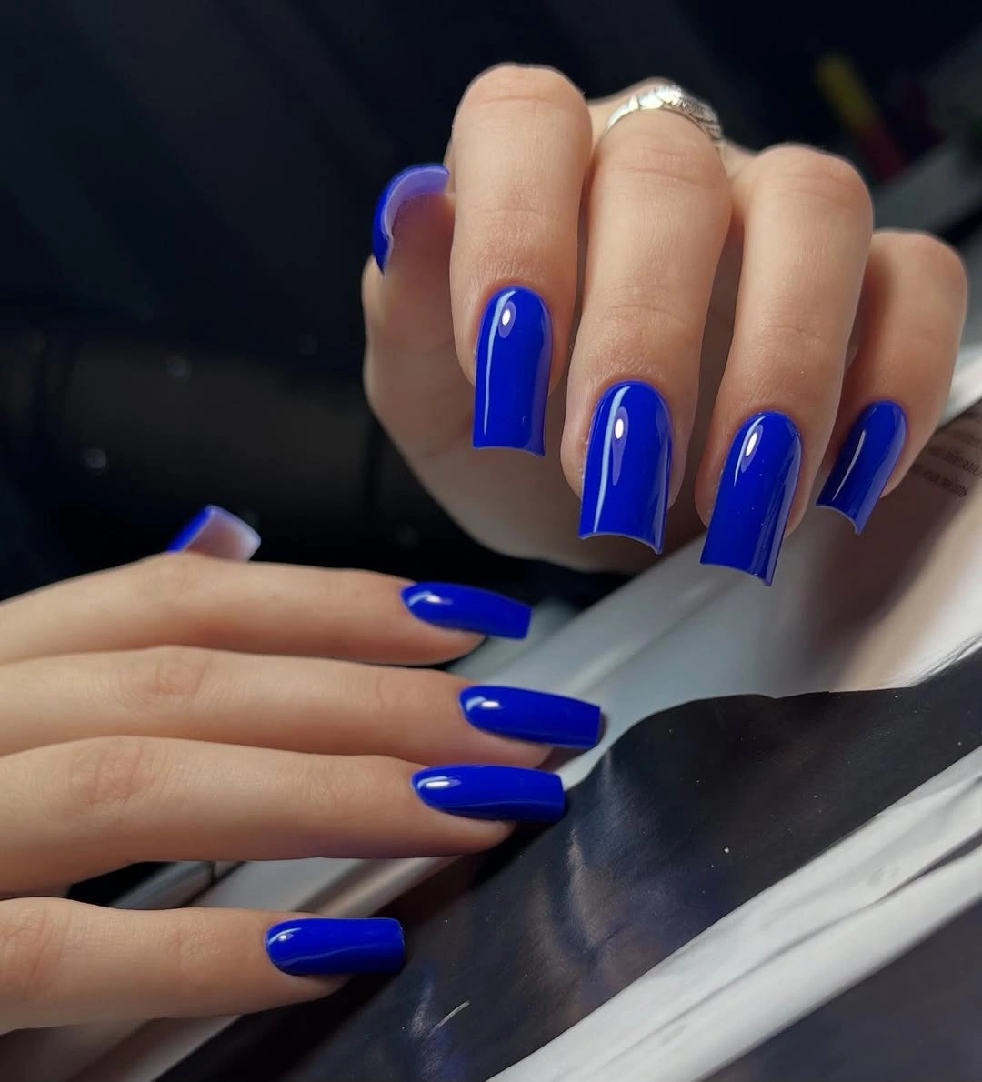 electric blue coffin nails with glossy solid color