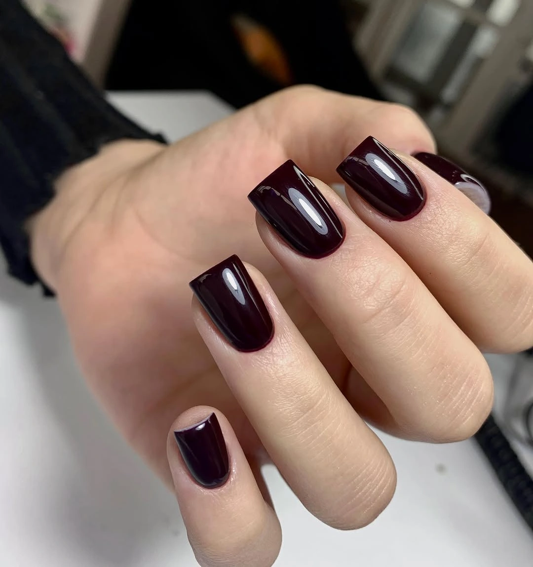 Fall nail art 2026 Deep Burgundy Square Nails With Glossy Corners