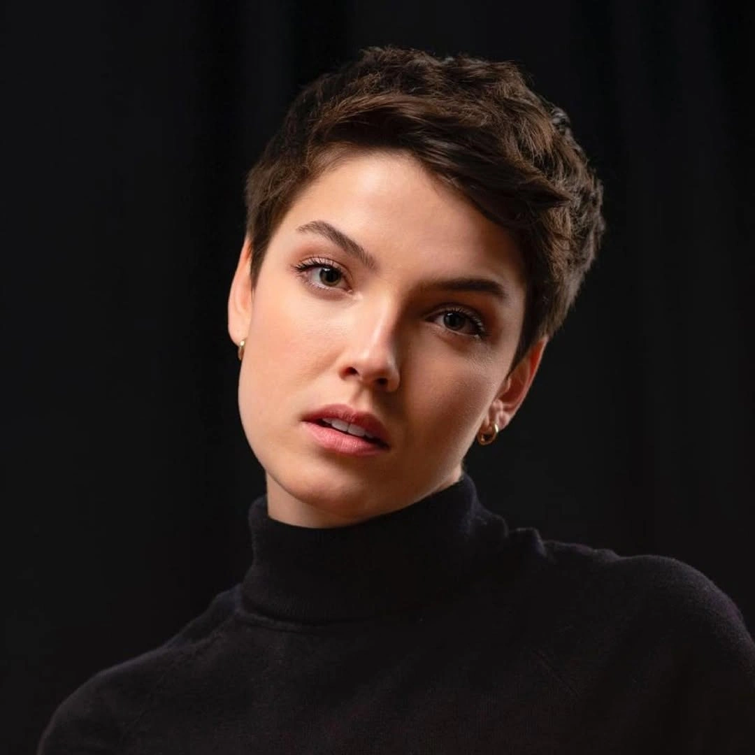 fall pixie haircut ideas 2026 Classic Cropped Pixie with Natural Texture