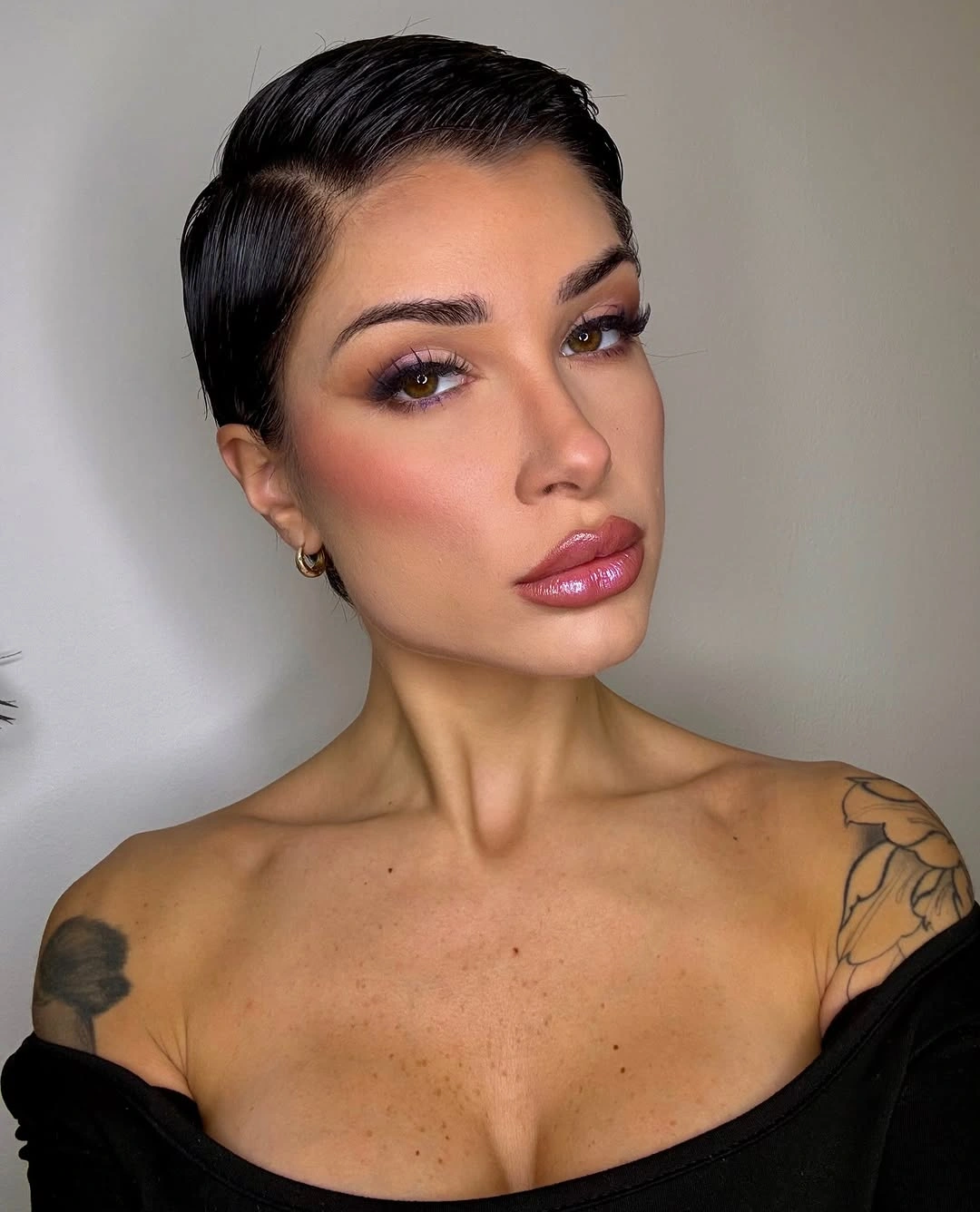 fall pixie haircut ideas 2026 Sculpted Sleek Pixie with Vintage Glamour