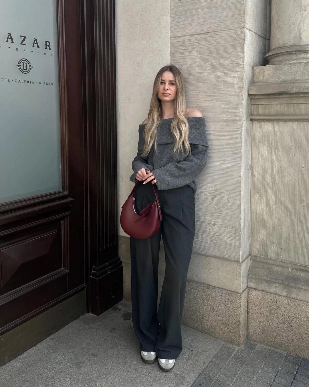fall professional outfits women 2026 Soft Charcoal Layers That Instantly Elevate Wide-Leg Trousers