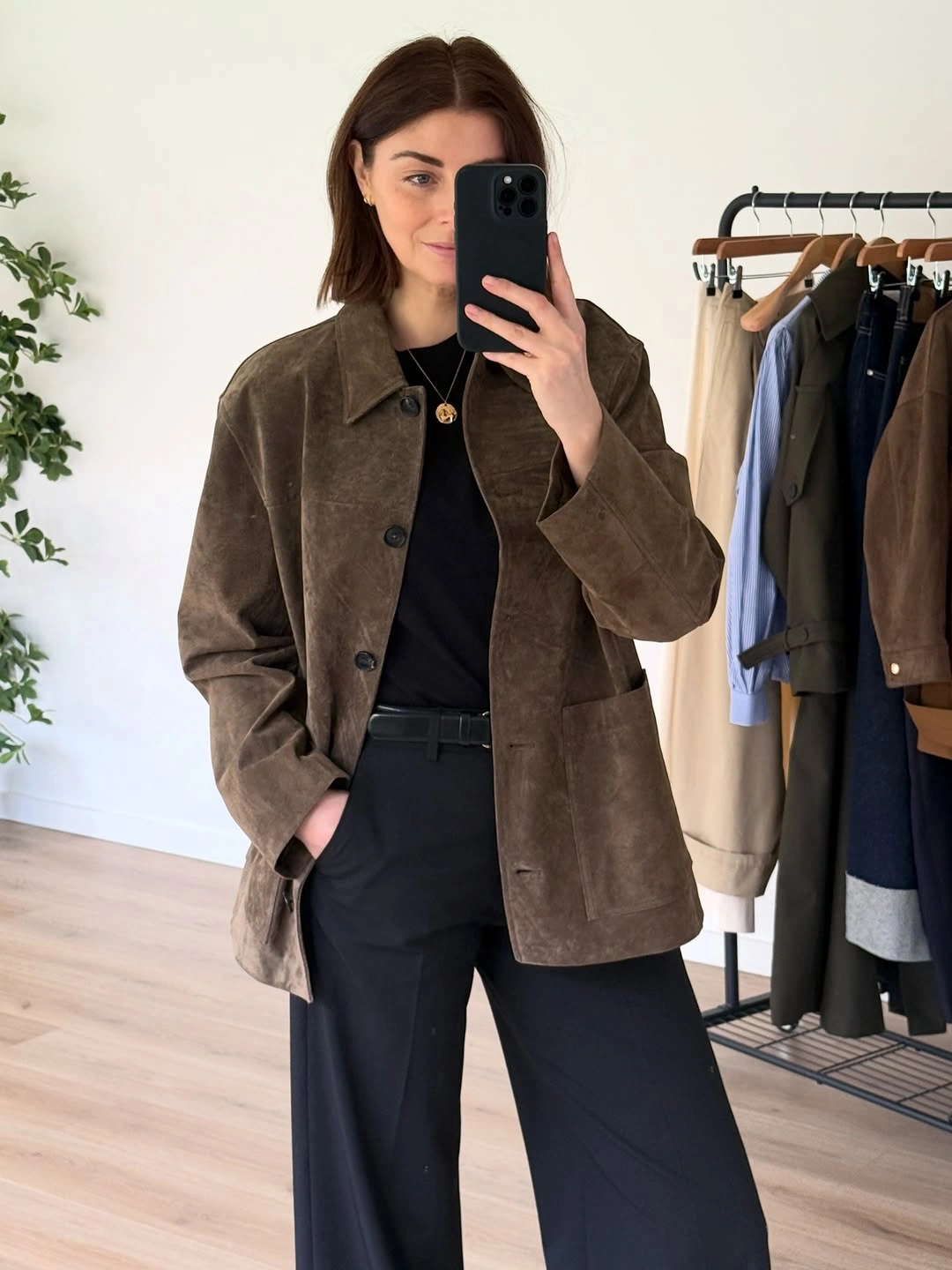 fall professional outfits women 2026 A Suede Jacket That Instantly Refines Everyday Office Basics