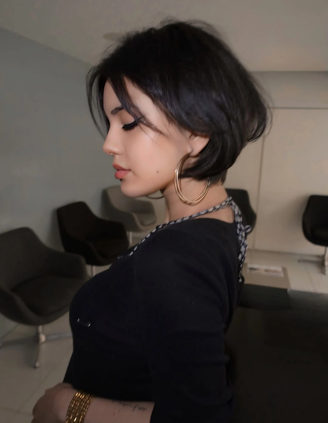 fall short haircuts 2026 Elegant Italian Bob With Soft Tucked-In Ends