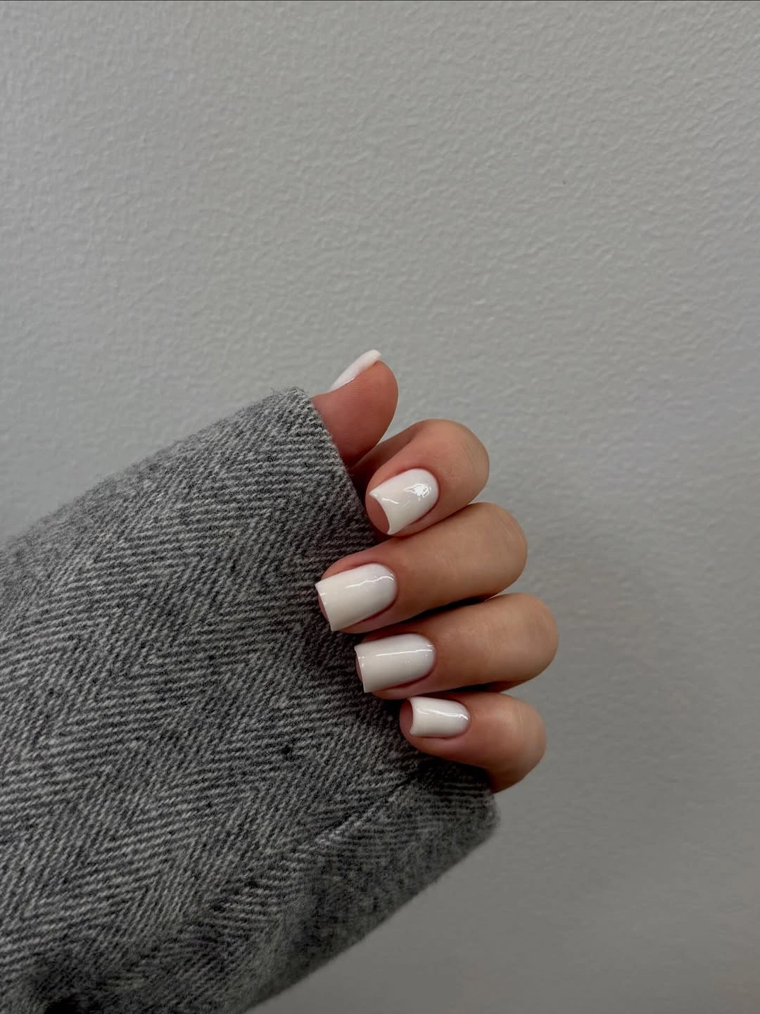 Fall short nails 2026 White Short Nails With a Clean Gloss