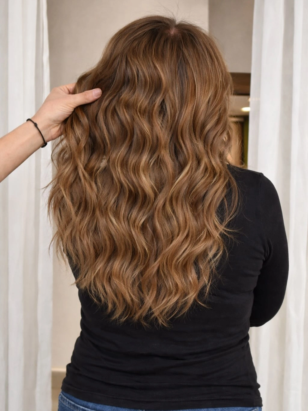 heatless curls hairstyle Warm Caramel Beach Waves With Effortless Texture