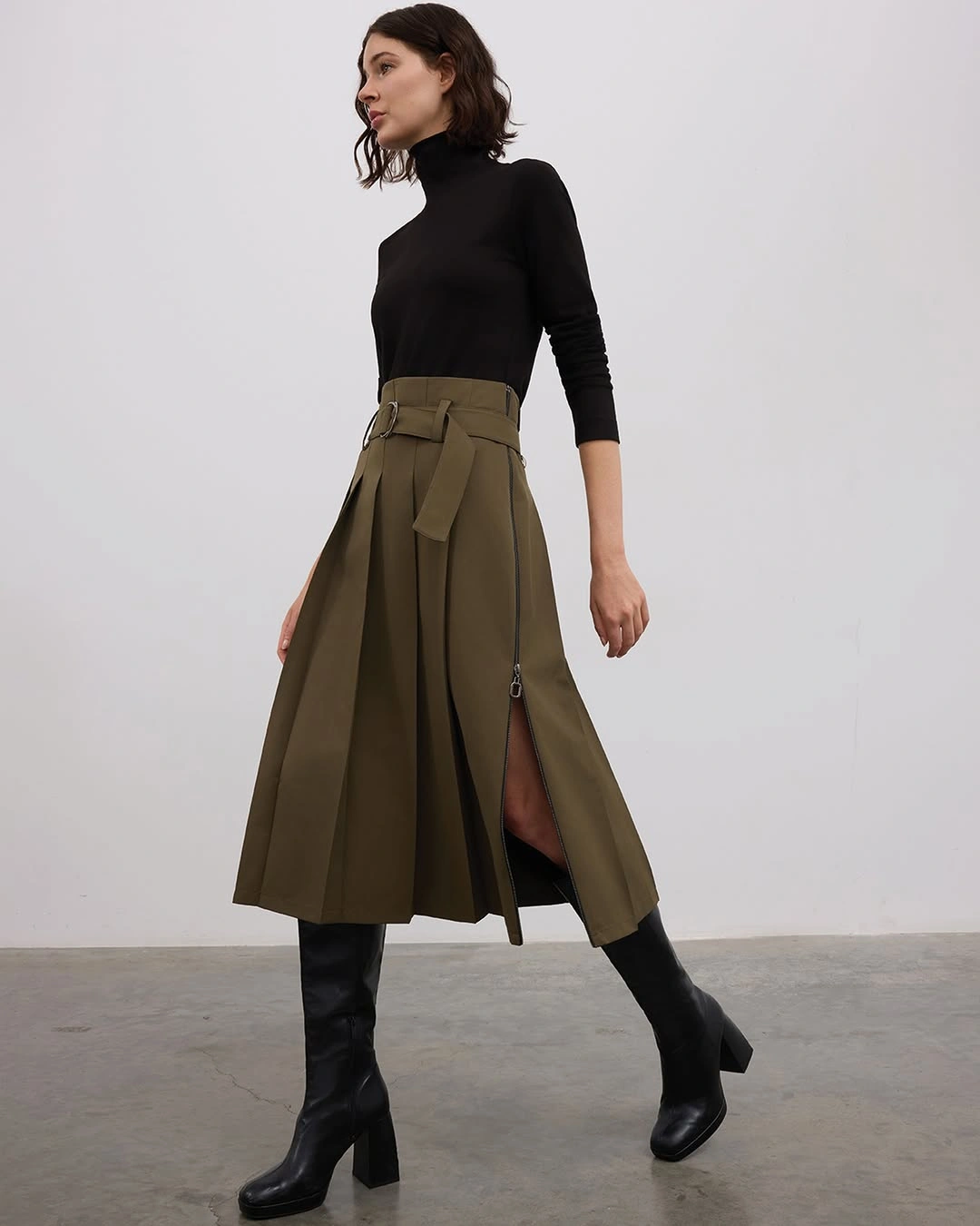 midi skirt fall outfit 2026 Structured Green Midi Skirt With Sleek Black Layers