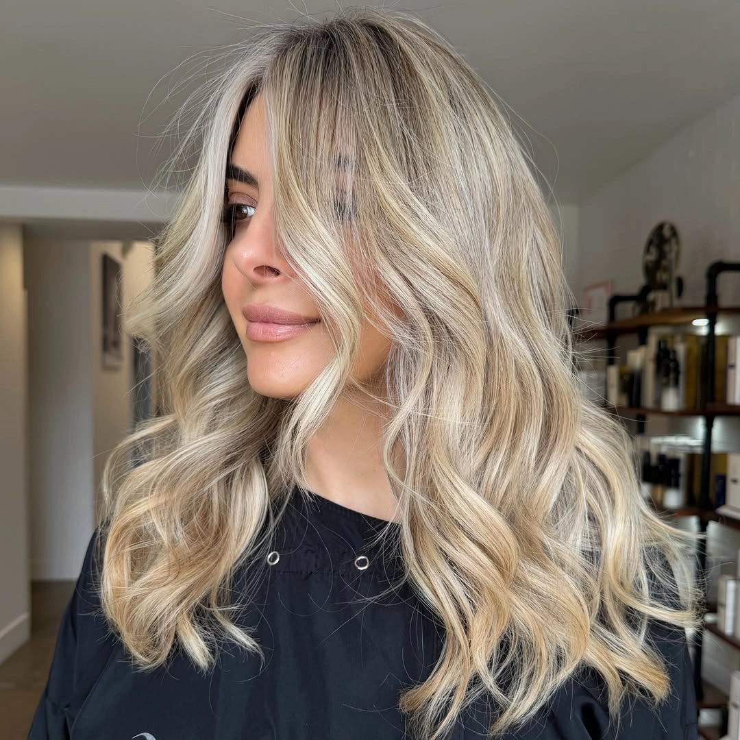 September hairstyles ideas 2026 Shoulder-Length Blonde Waves With Curtain Pieces