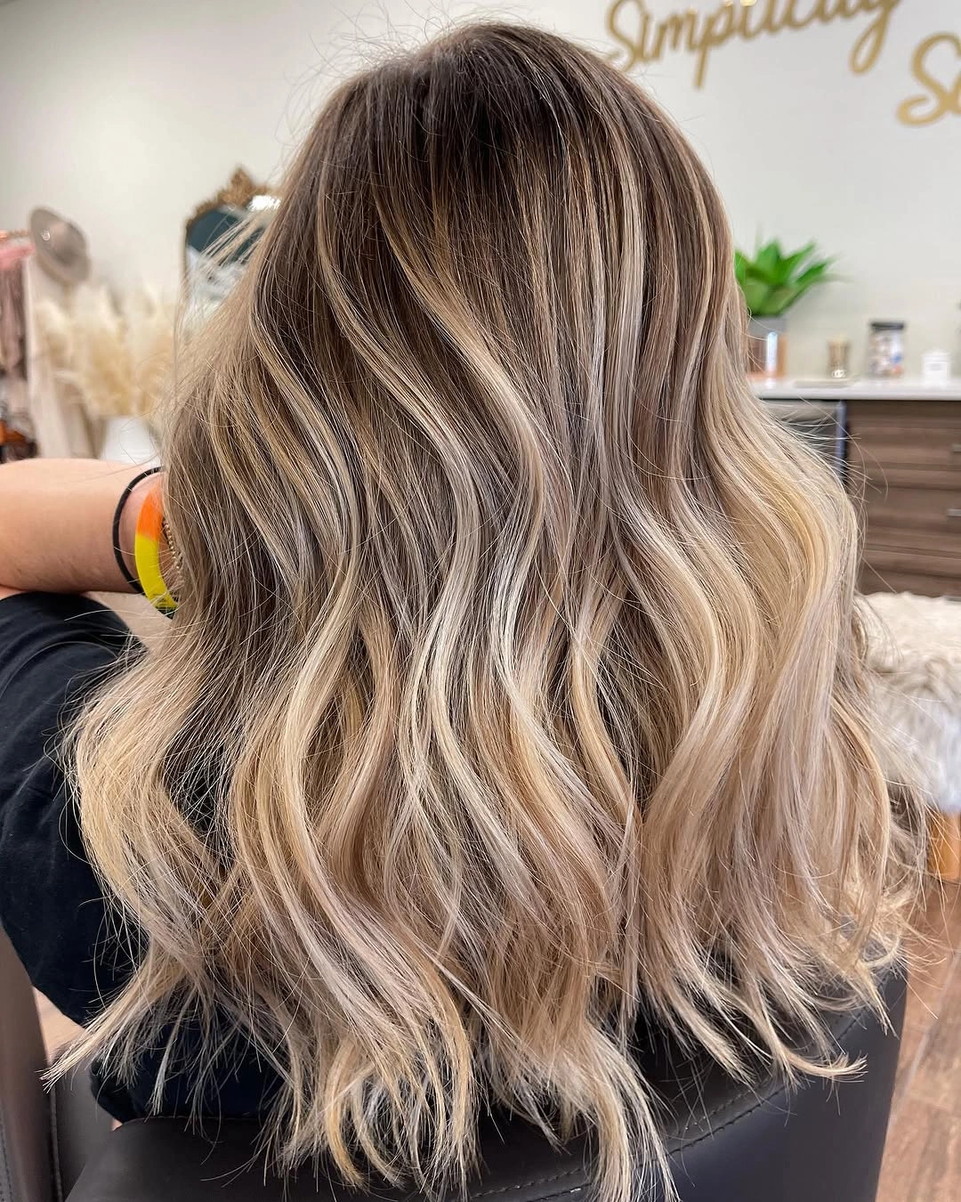 September hairstyles ideas 2026 Dimensional Blonde Waves From The Back